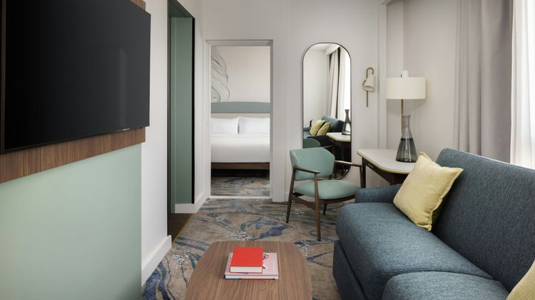 Le Meridien Etoile Room