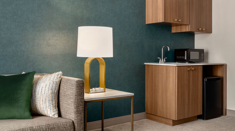 Holiday Inn & Suites Commerce City - Den Room