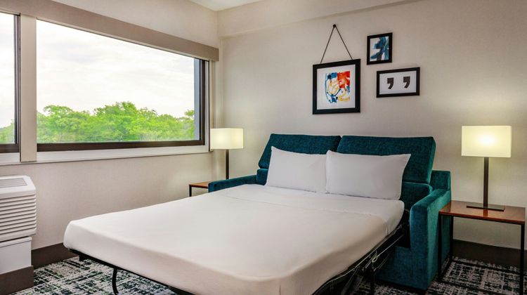 Four Points by Sheraton Norwood Suite