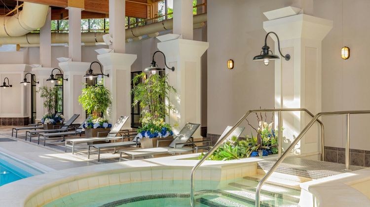 Four Points by Sheraton Norwood Pool