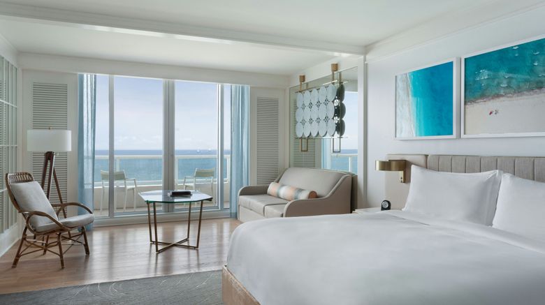 <b>The Ritz-Carlton, Fort Lauderdale Room</b>. Images powered by <a href="https://www.leonardoworldwide.com/" title="Leonardo Worldwide" target="_blank">Leonardo</a>.