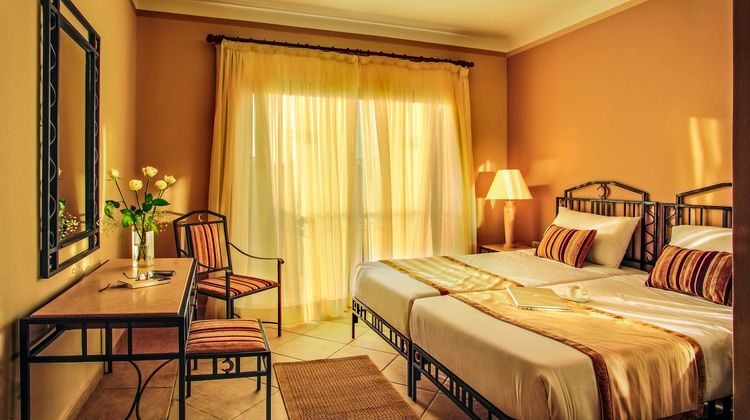 Sol Y Mar Ivory Suites Room