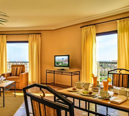 Sol Y Mar Ivory Suites Room