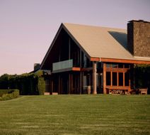 Spicers Peak Lodge Exterior