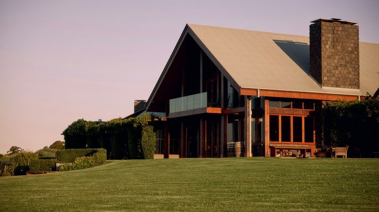 Spicers Peak Lodge Exterior
