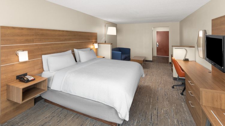 Holiday Inn Express & Suites Frankfort Suite