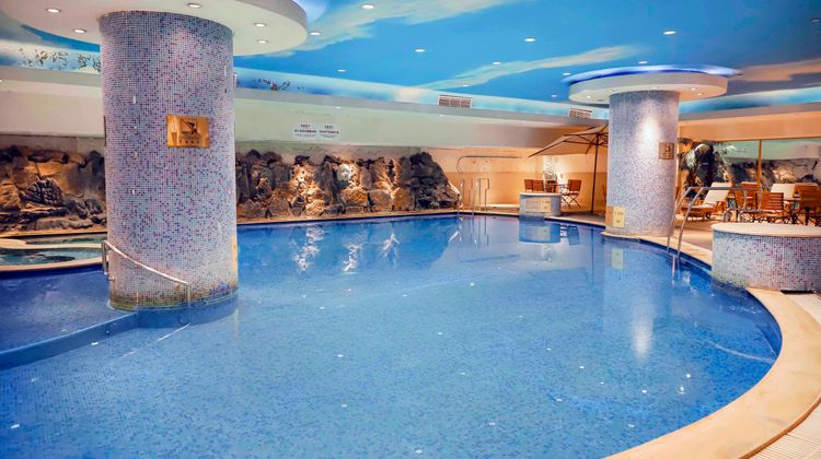 Crowne Plaza Qingdao Pool