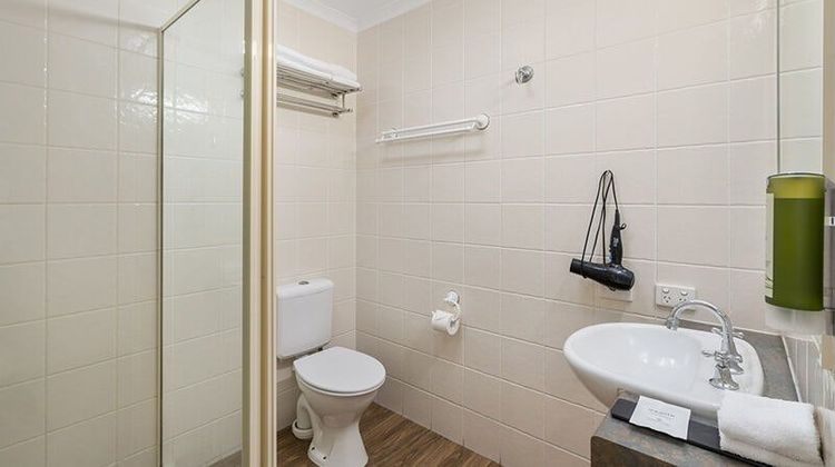 Caboolture Central Motor Inn, SureStay Collection Room