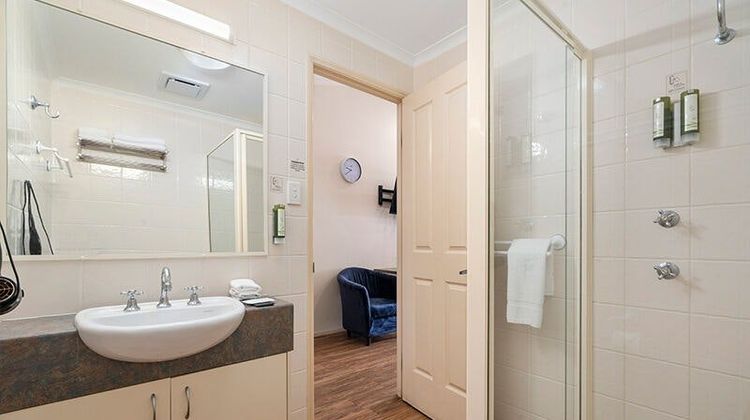 Caboolture Central Motor Inn, SureStay Collection Room