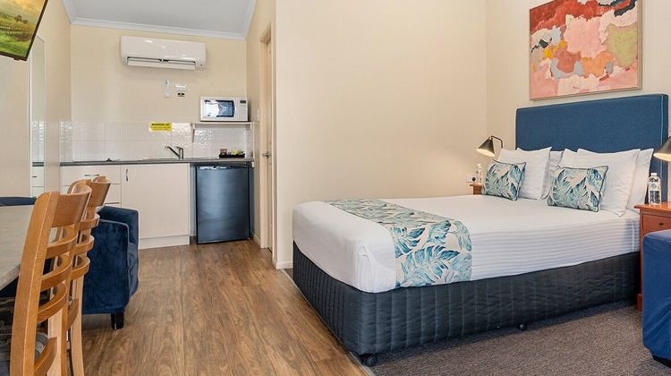 Caboolture Central Motor Inn, SureStay Collection Room