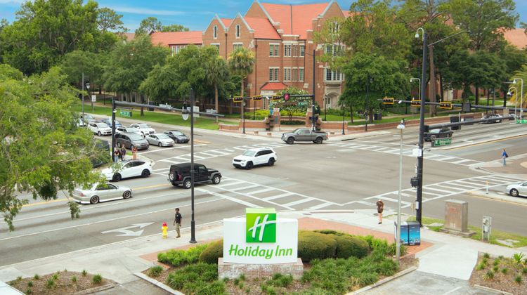 Holiday Inn University Center Exterior