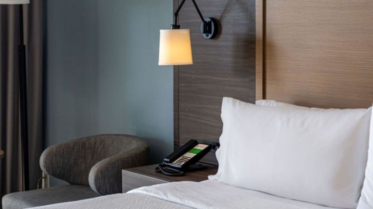 Holiday Inn Laval-Montreal Room