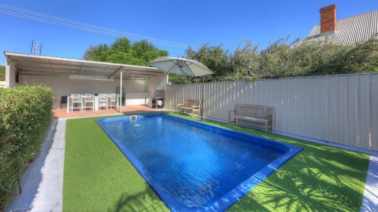 Paruna Motel Pool