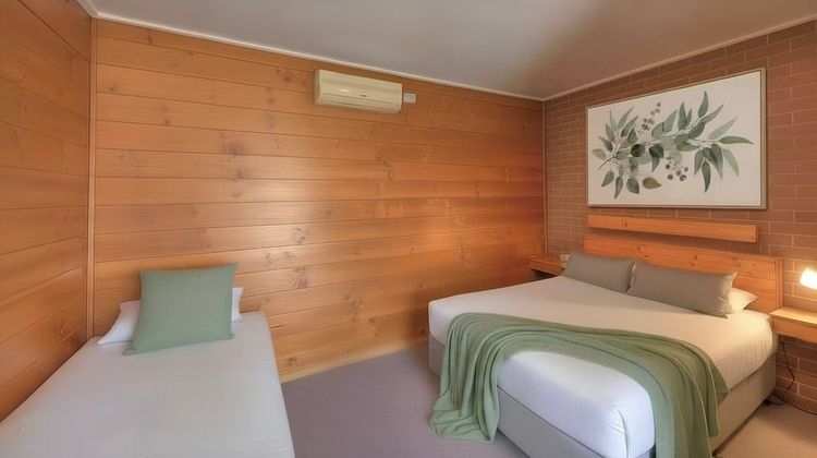 Paruna Motel Room