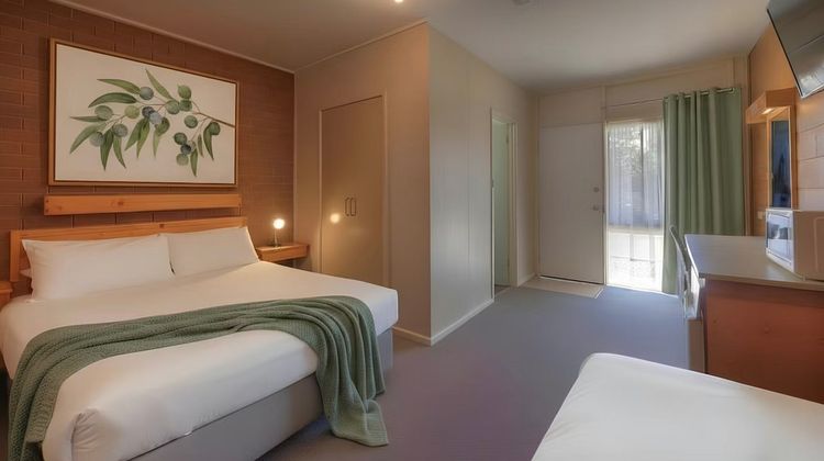 Paruna Motel Room