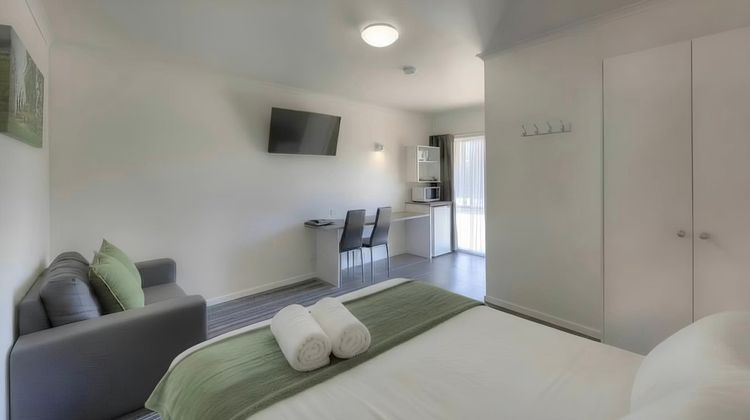 Paruna Motel Room