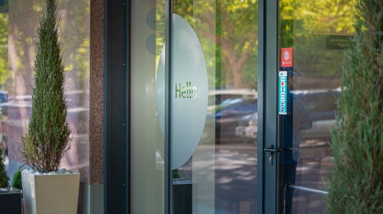 Holiday Inn Express Yerevan Exterior