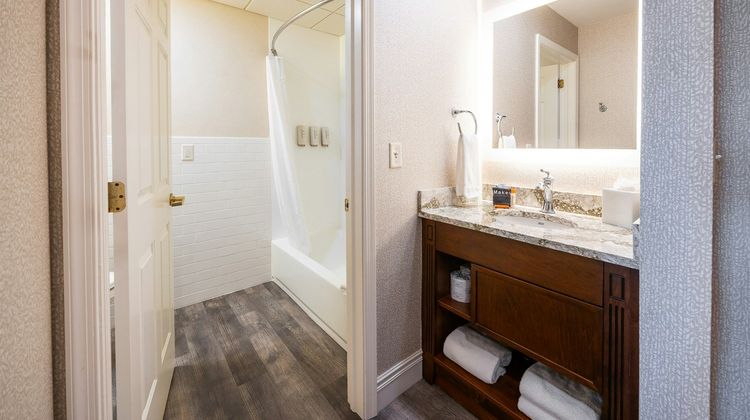 AmishView Inn & Suites Room