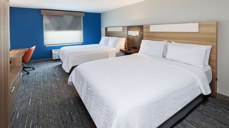 Holiday Inn Express Hotel & Suites Room