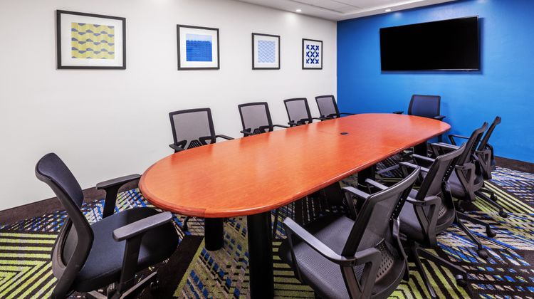 Holiday Inn Express Hotel & Suites Meeting