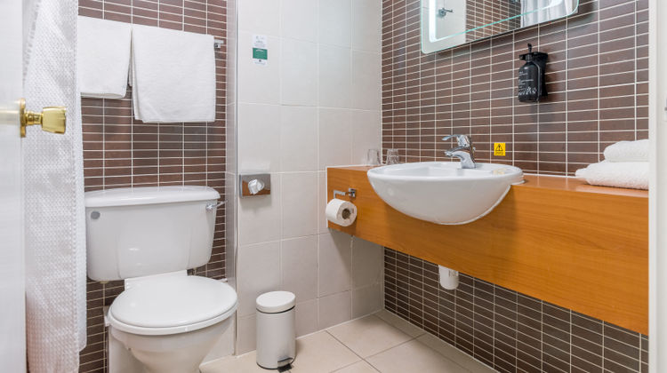 Holiday Inn Newport Room