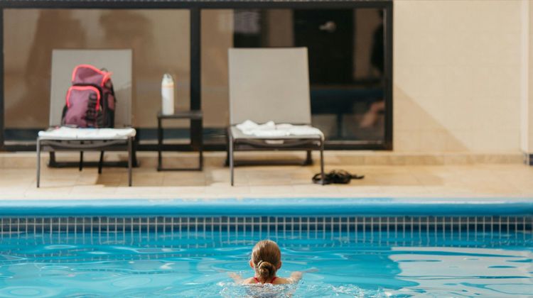 Courtyard by Marriott Montreal Airport Pool