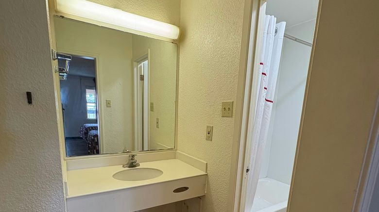 <b>Red Roof Inn San Antonio – South Park Room</b>. Images powered by <a href="https://www.leonardoworldwide.com/" title="Leonardo Worldwide" target="_blank">Leonardo</a>.