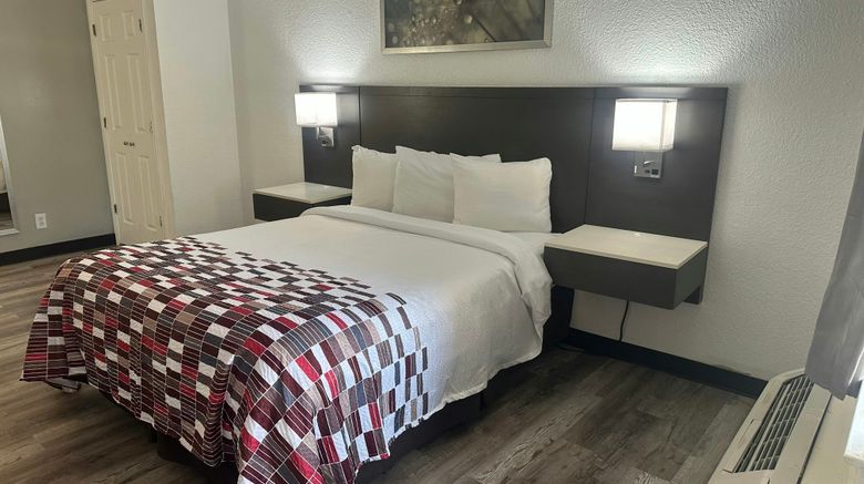 <b>Red Roof Inn San Antonio – South Park Room</b>. Images powered by <a href="https://www.leonardoworldwide.com/" title="Leonardo Worldwide" target="_blank">Leonardo</a>.