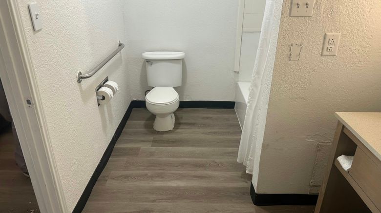<b>Red Roof Inn San Antonio – South Park Room</b>. Images powered by <a href="https://www.leonardoworldwide.com/" title="Leonardo Worldwide" target="_blank">Leonardo</a>.