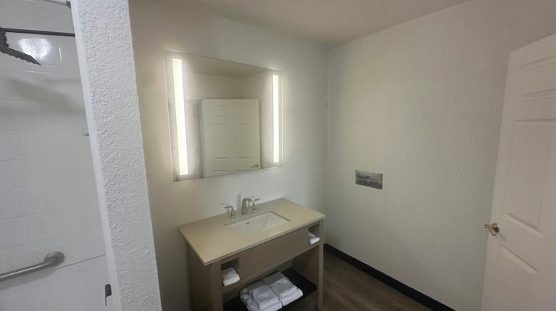 <b>Red Roof Inn San Antonio – South Park Room</b>. Images powered by <a href="https://www.leonardoworldwide.com/" title="Leonardo Worldwide" target="_blank">Leonardo</a>.