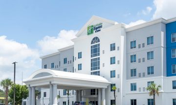 Holiday Inn Express Hotel & Suites