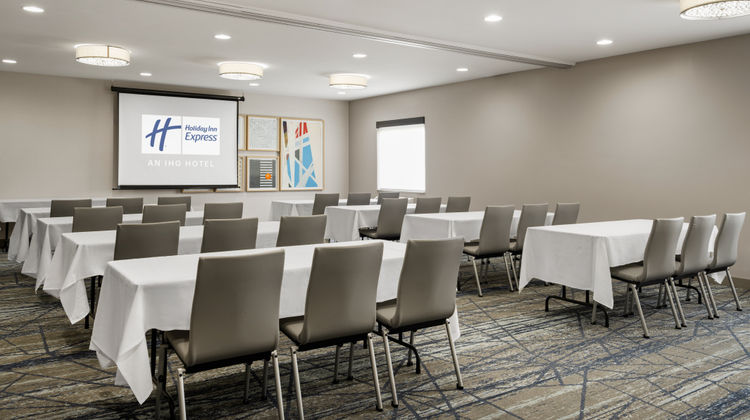 Holiday Inn Express & Suites Altoona Meeting