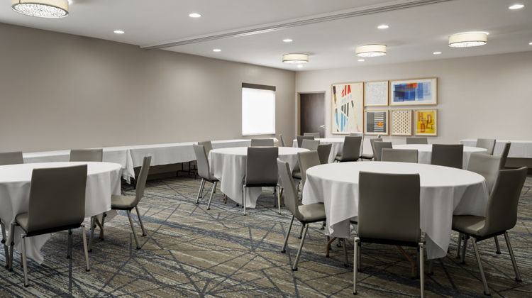 Holiday Inn Express & Suites Altoona Meeting