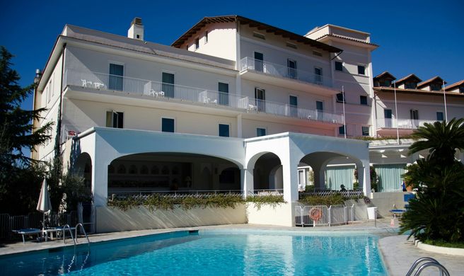 Aminta Grand Hotel Exterior
