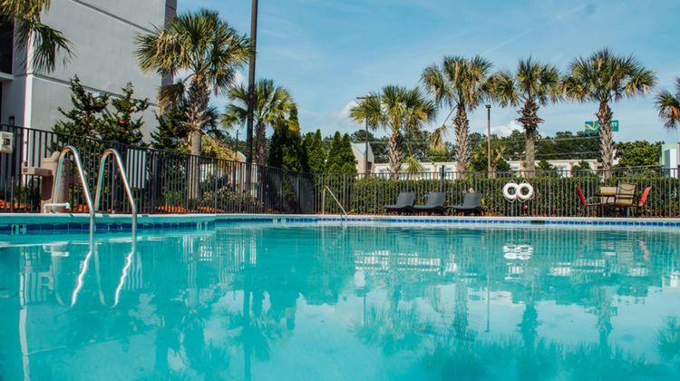 Holiday Inn Atlanta Northlake Pool