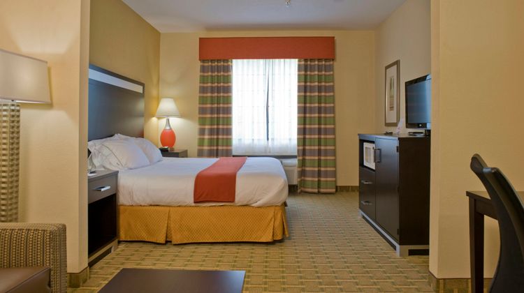Holiday Inn Express & Stes Acworth Room