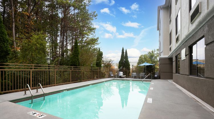 Holiday Inn Express & Stes Acworth Pool