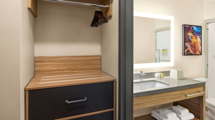 Candlewood Suites Oakwood Room