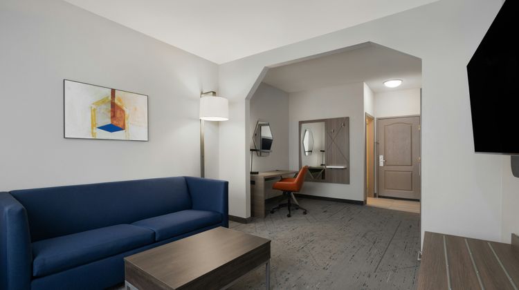 Holiday Inn Express & Stes Acworth Room