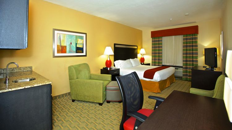 Holiday Inn Express & Stes Acworth Room