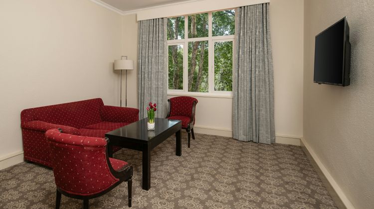 Holiday Inn Johannesburg Sunnyside Park Suite