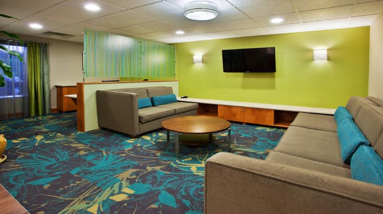 Holiday Inn Express Lobby