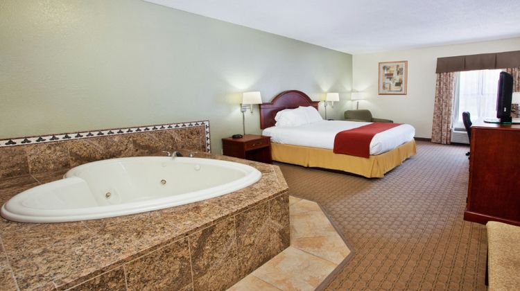 Holiday Inn Express Suite