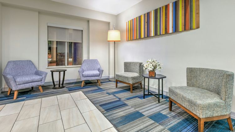 Holiday Inn Express Lobby