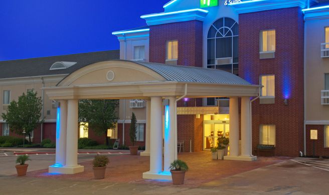 Holiday Inn Express Exterior