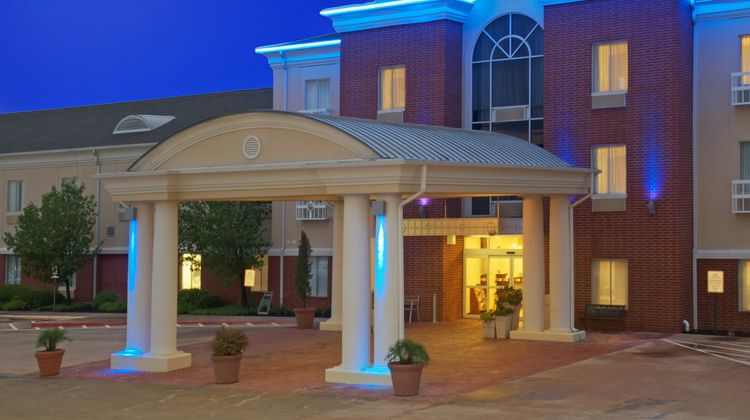 Holiday Inn Express Exterior