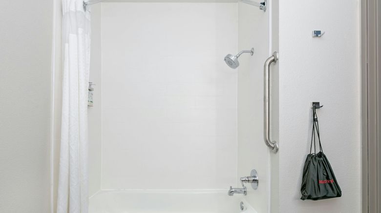 <b>Holiday Inn Express Room</b>. Images powered by <a href="https://www.leonardoworldwide.com/" title="Leonardo Worldwide" target="_blank">Leonardo</a>.