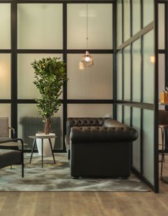 Holiday Inn the niu Leo