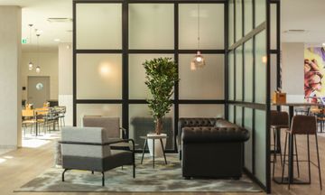 Holiday Inn the niu Leo