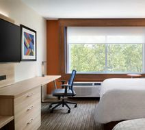 Holiday Inn Express & Stes Maryville Room
